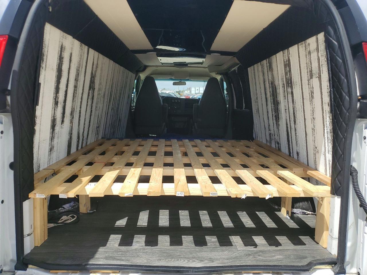 CHEVROLET EXPRESS G2500 2023 — 12