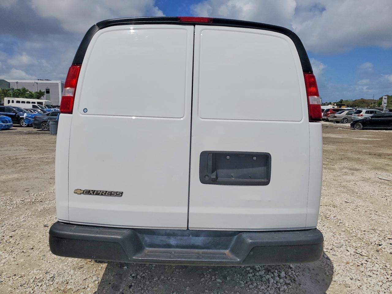CHEVROLET EXPRESS G2500 2023 — 7