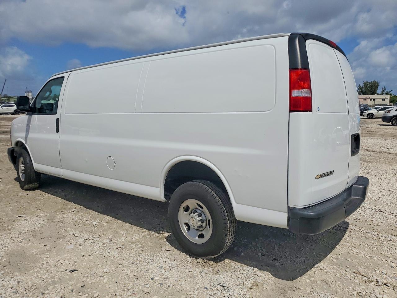 CHEVROLET EXPRESS G2500 2023 — 3