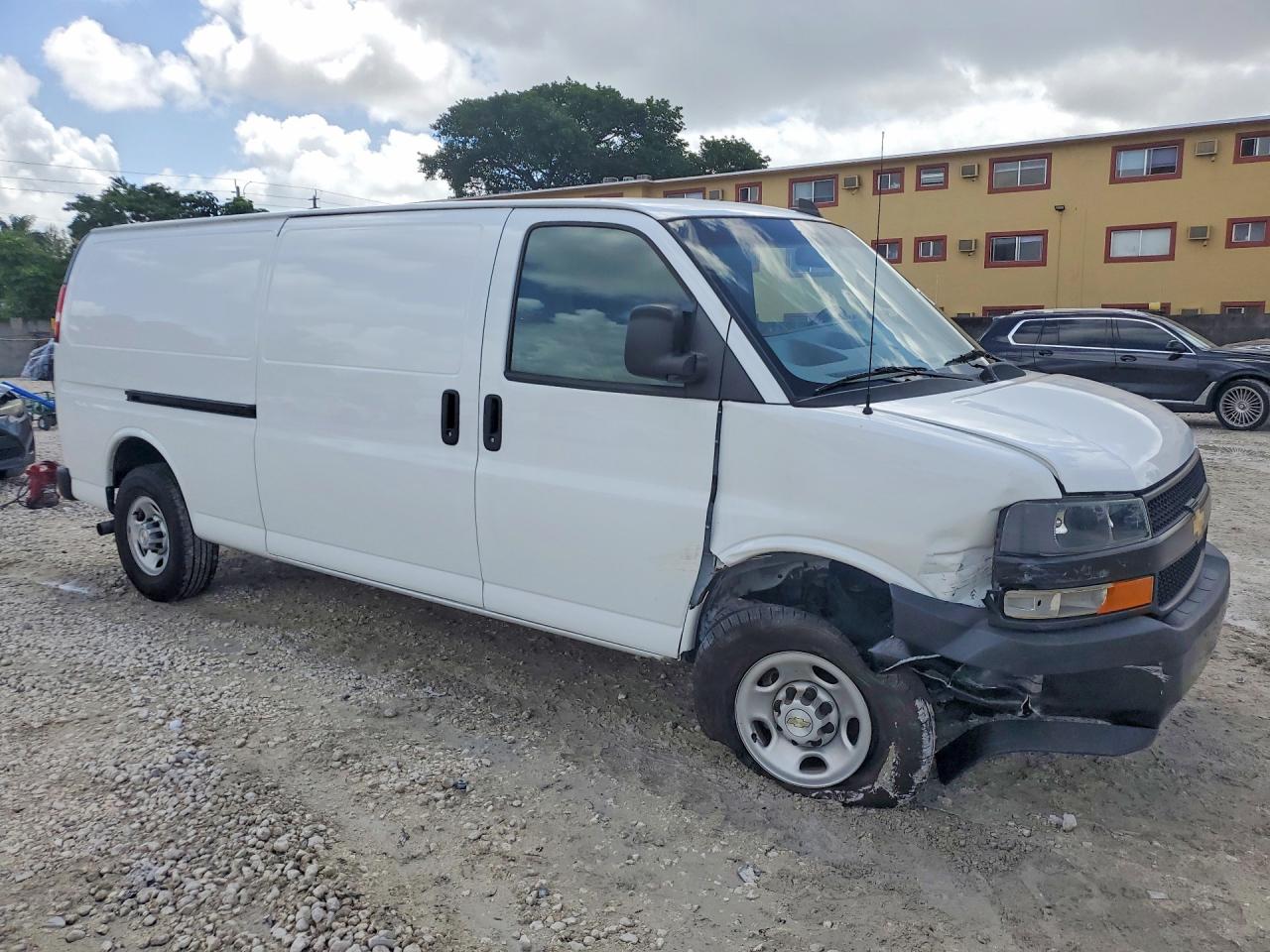 CHEVROLET EXPRESS G2500 2023 — 5
