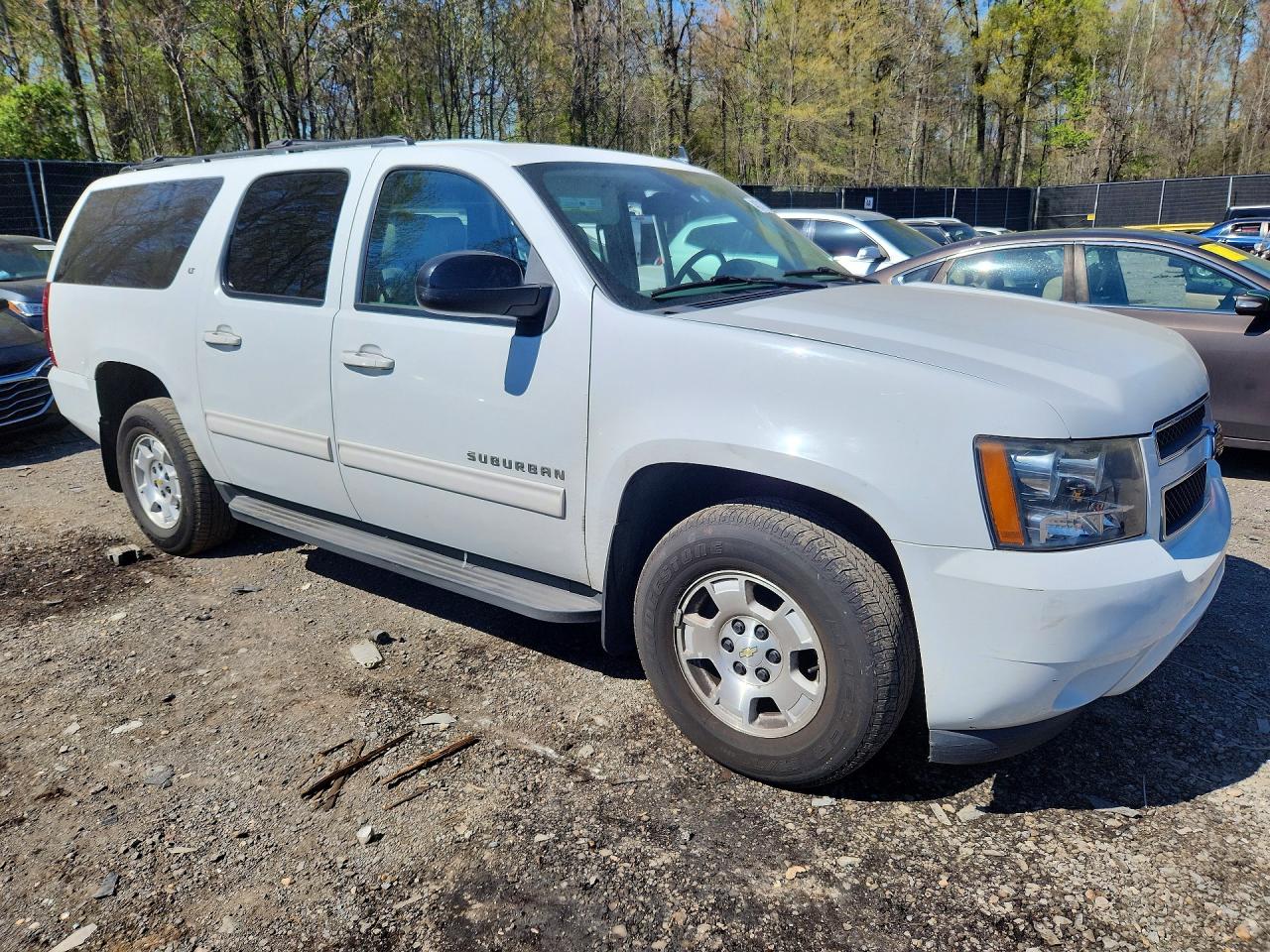 CHEVROLET SUBURBAN 2011 — 5