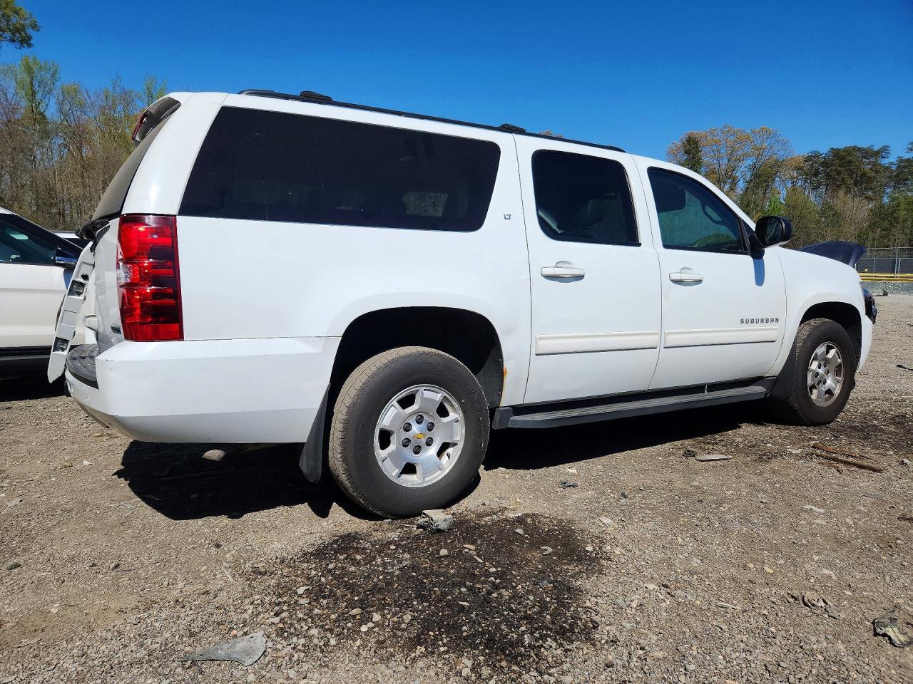 CHEVROLET SUBURBAN 2011 — 4