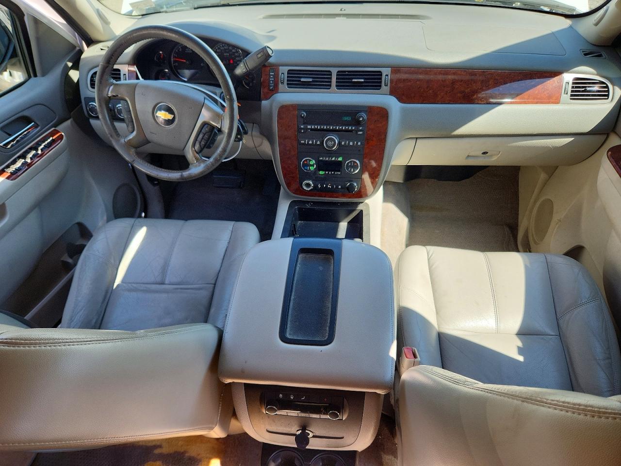 CHEVROLET SUBURBAN 2011 — 9