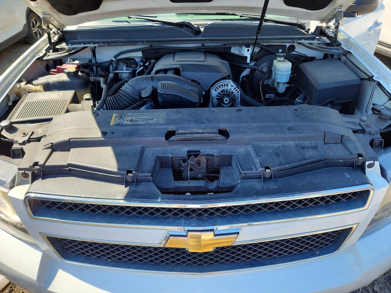 CHEVROLET SUBURBAN 2011 — 13