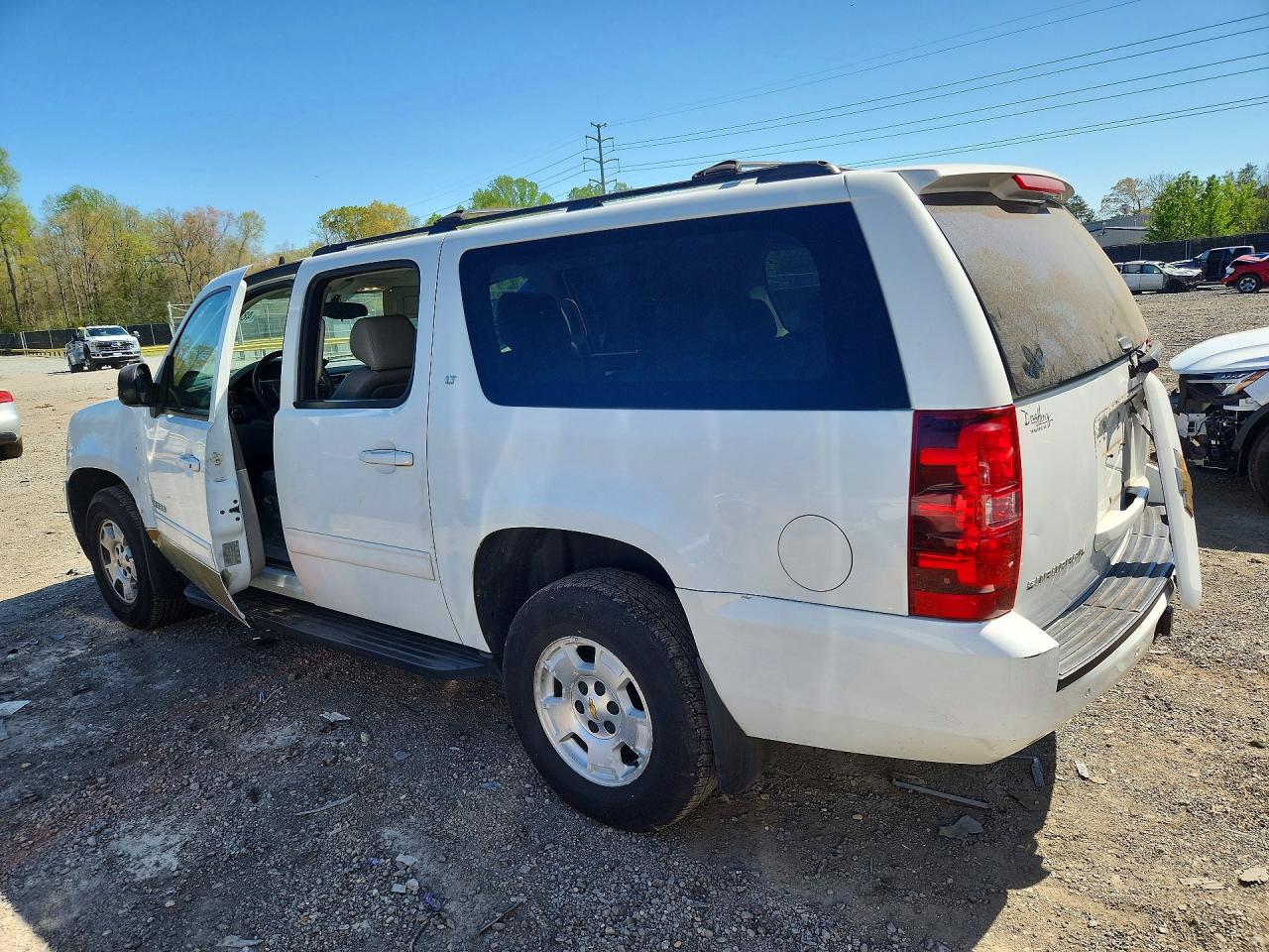 CHEVROLET SUBURBAN 2011 — 3