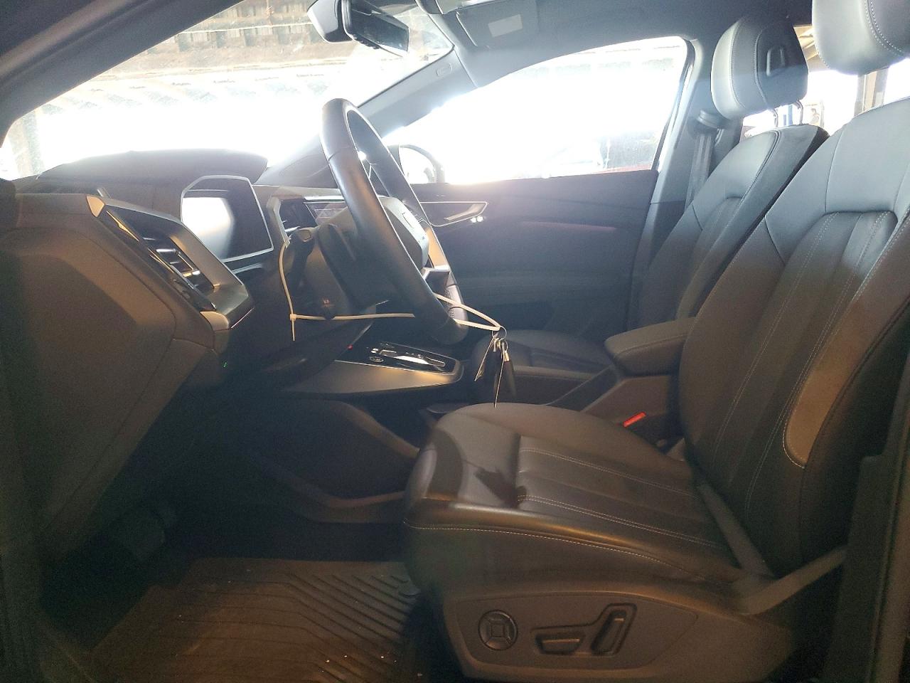 AUDI Q4 E-TRON 2024 — 8