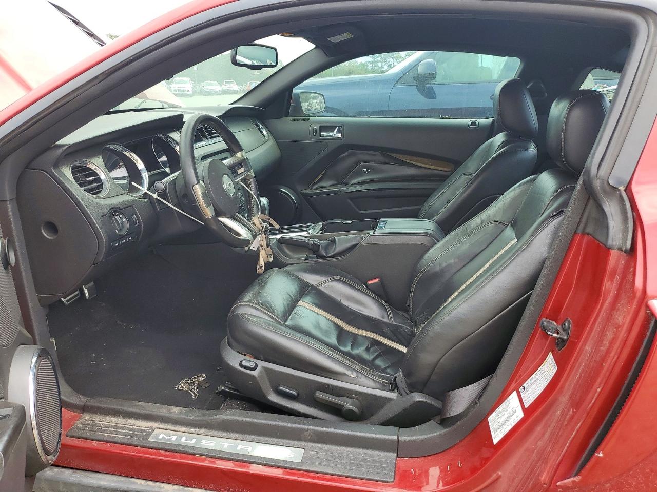 FORD MUSTANG 2010 — 8