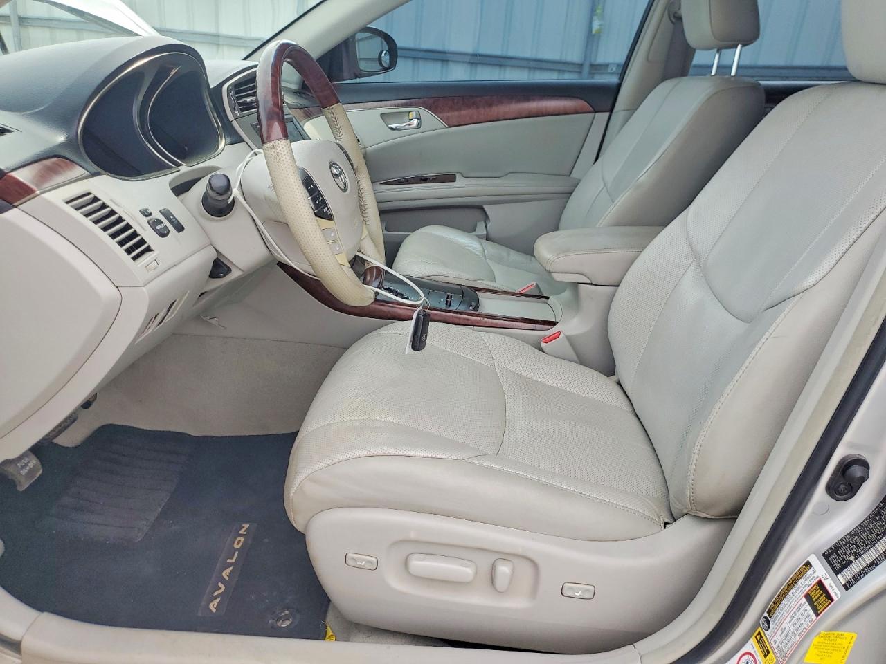 TOYOTA AVALON 2012 — 8