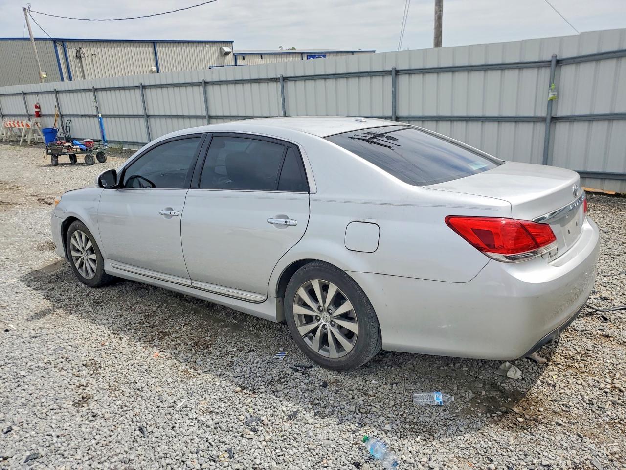 TOYOTA AVALON 2012 — 3