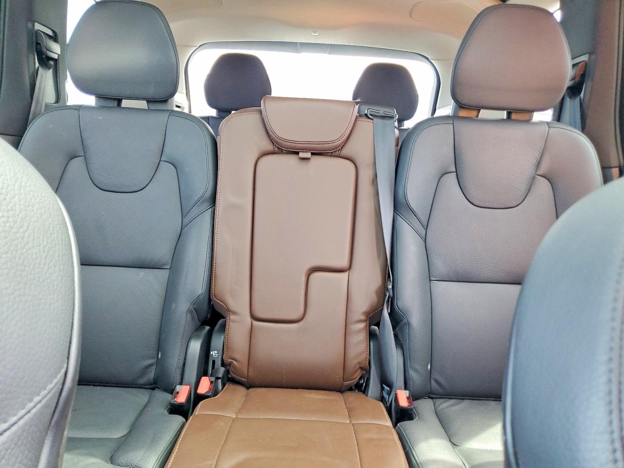 VOLVO XC90 2024 — 11