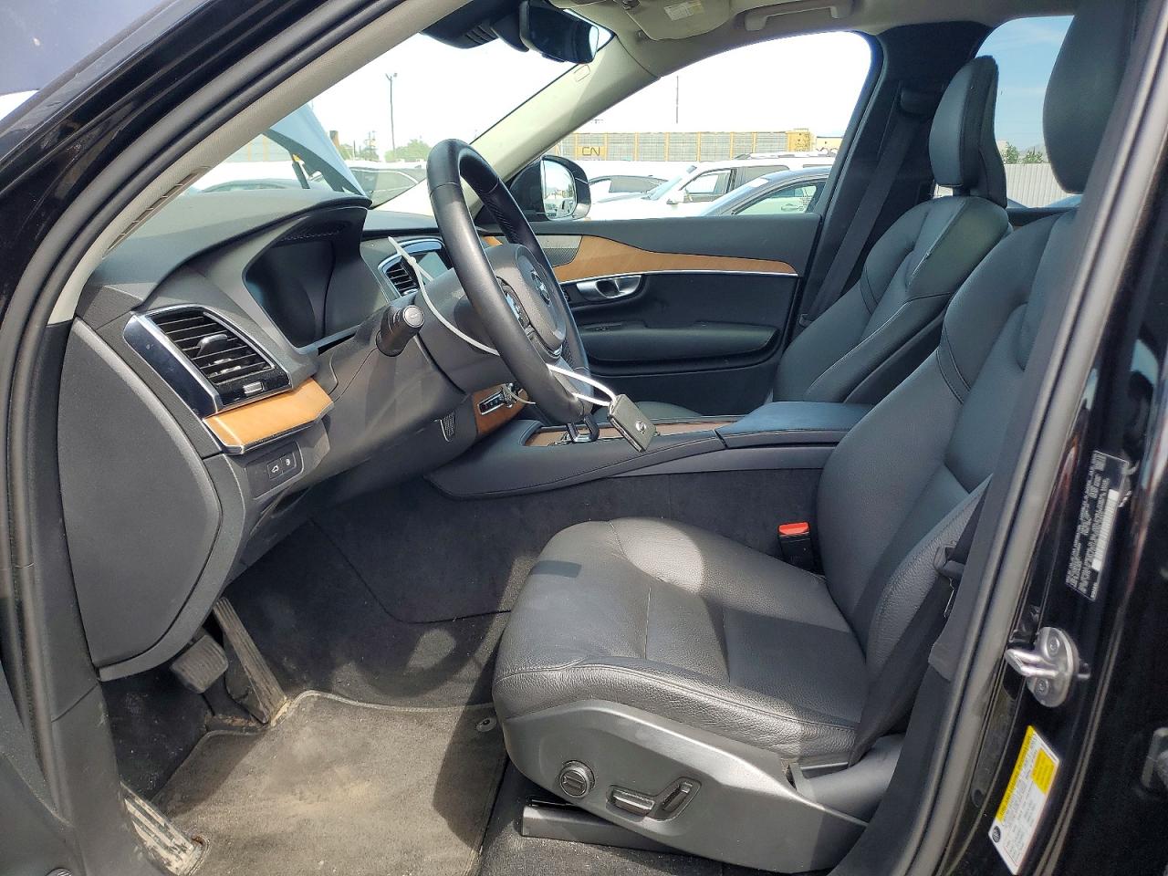 VOLVO XC90 2024 — 8