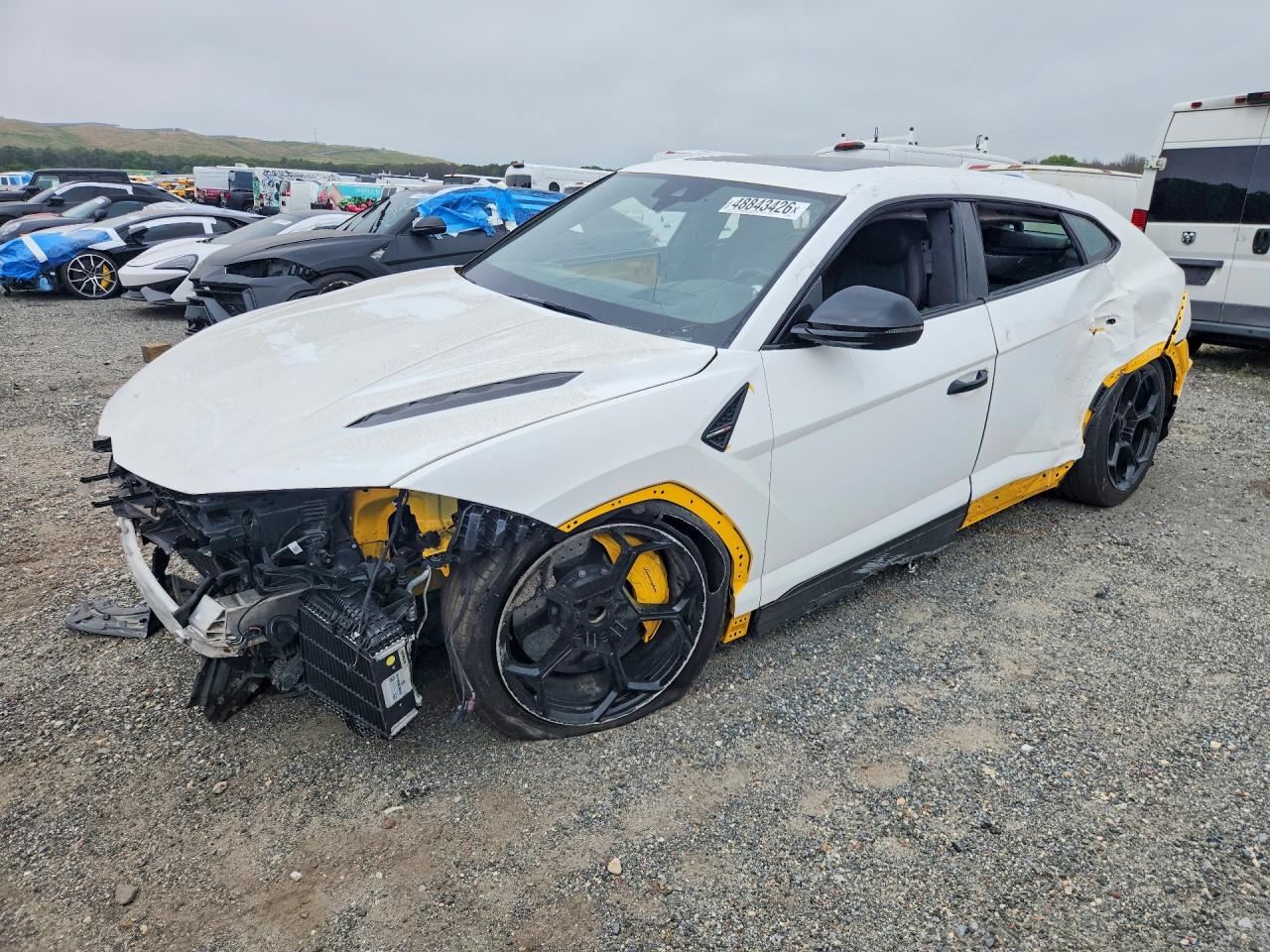 LAMBORGHINI URUS 2024 — 2