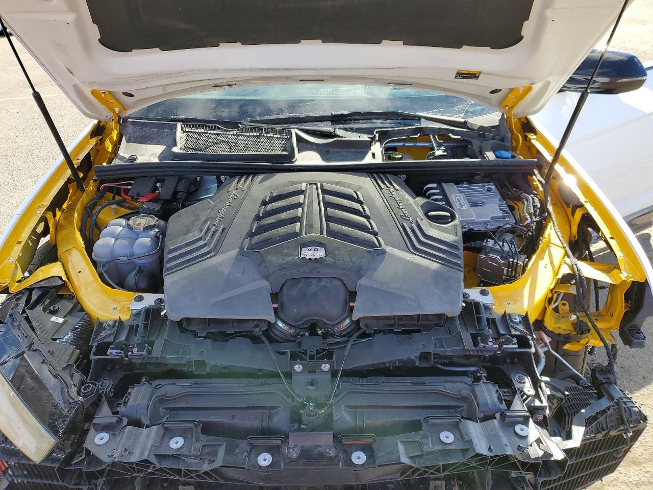 LAMBORGHINI URUS 2024 — 13