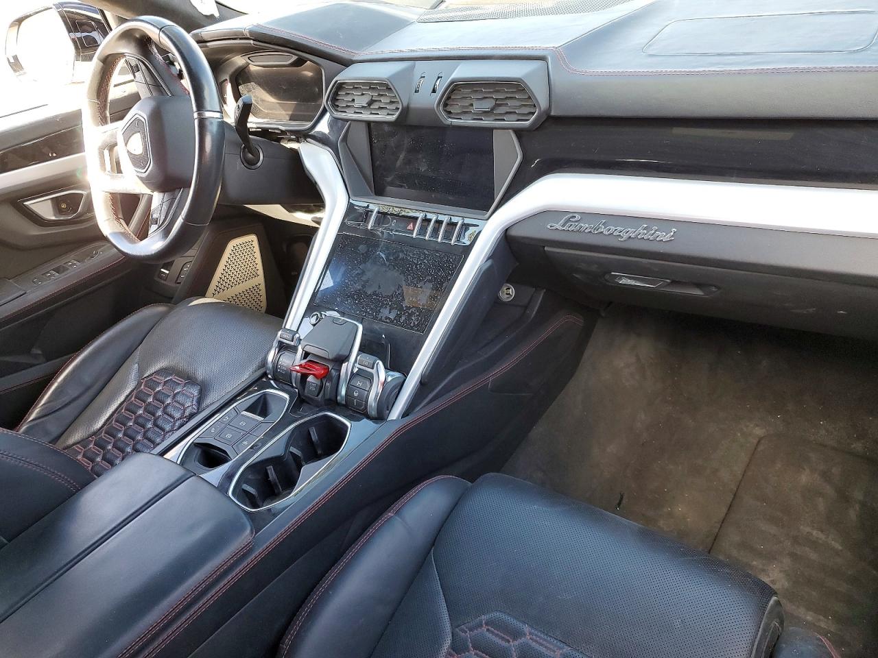 LAMBORGHINI URUS 2024 — 9