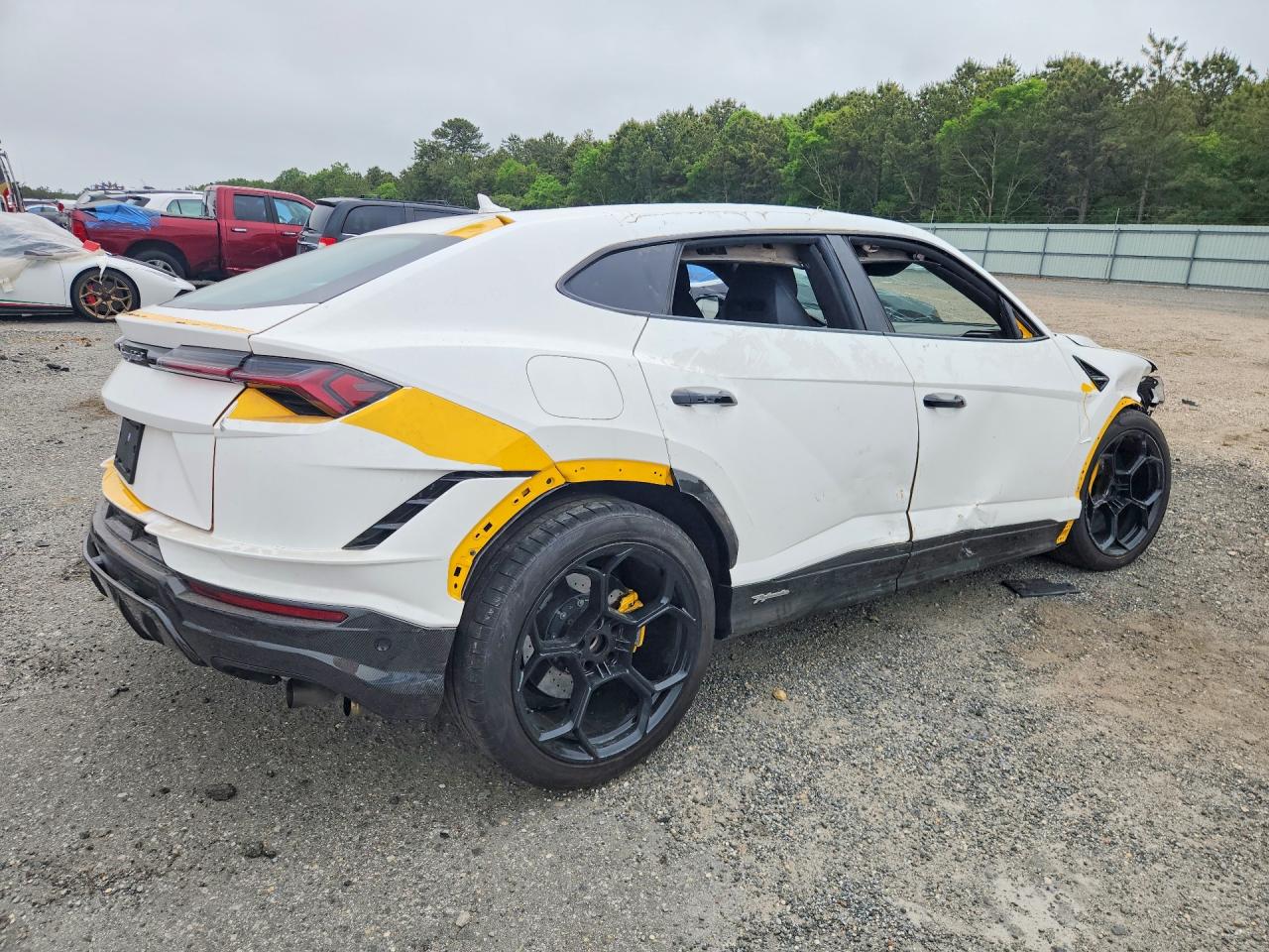 LAMBORGHINI URUS 2024 — 4