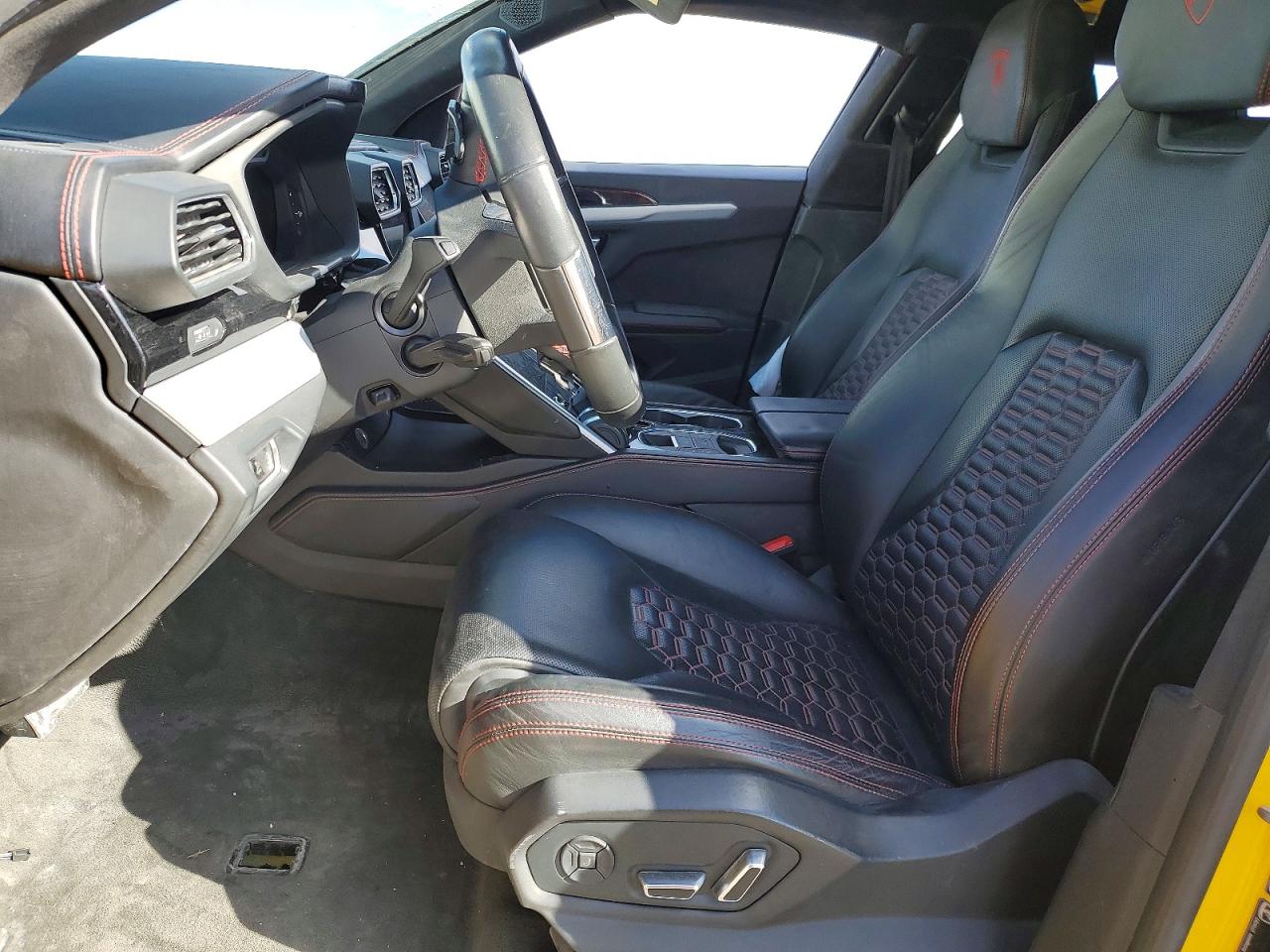 LAMBORGHINI URUS 2024 — 8