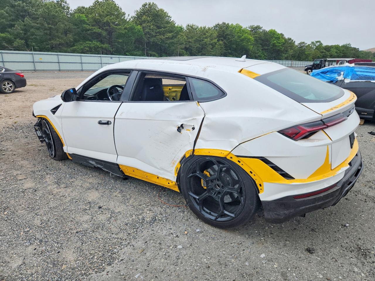 LAMBORGHINI URUS 2024 — 3
