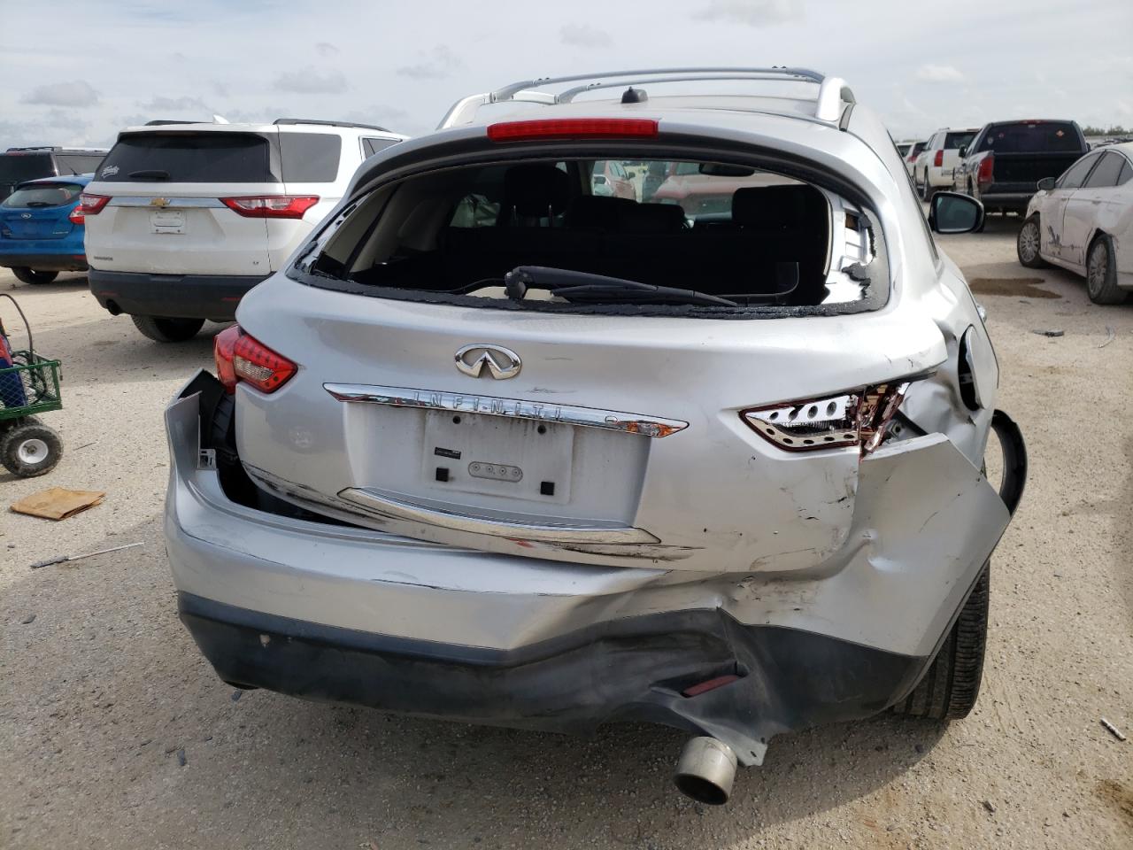 INFINITI FX35 2010 — 7