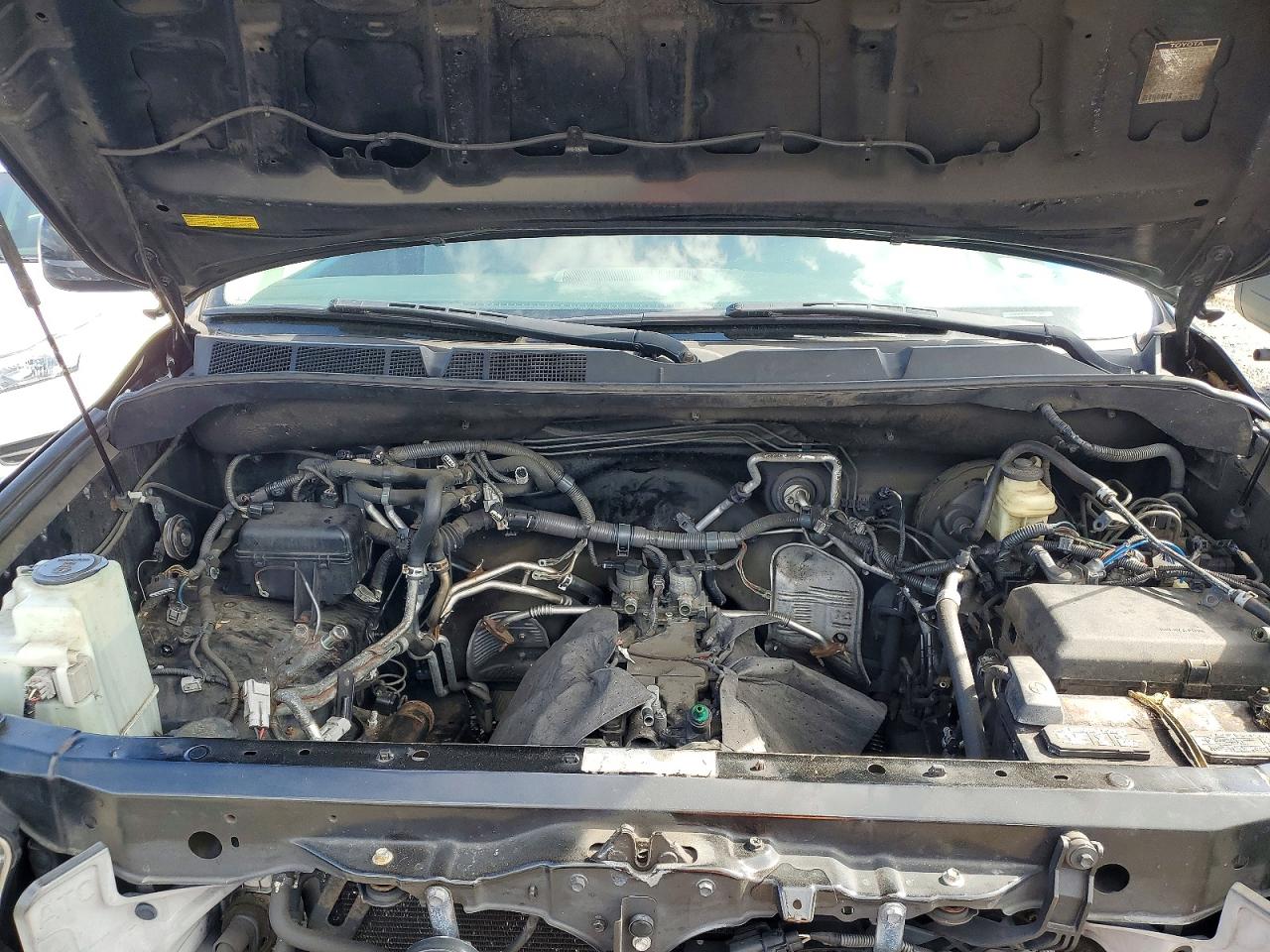 TOYOTA SEQUOIA 2011 — 13