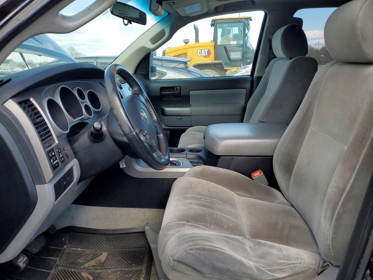 TOYOTA SEQUOIA 2011 — 8