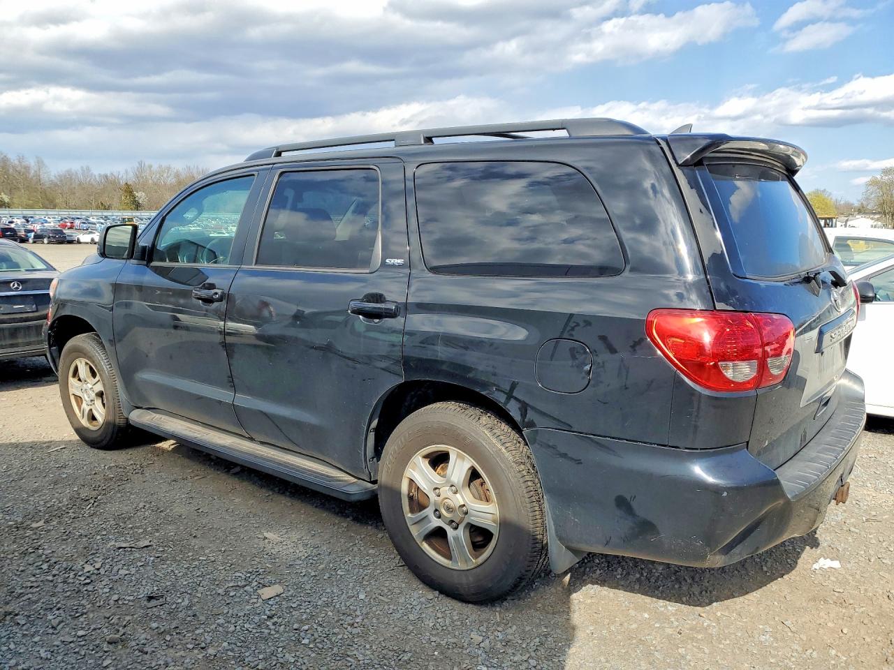 TOYOTA SEQUOIA 2011 — 3