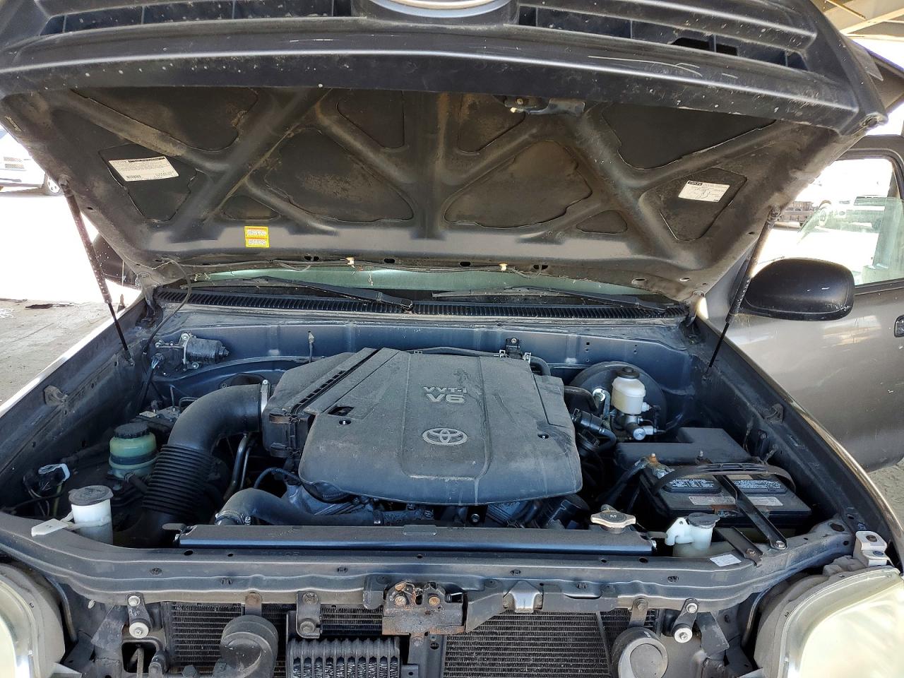 TOYOTA TUNDRA 2006 — 12