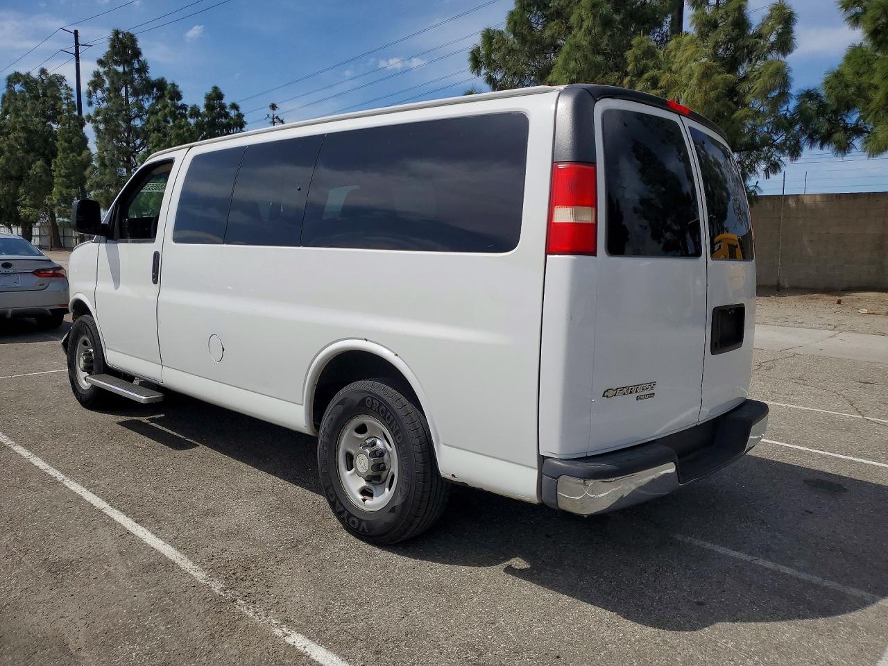 CHEVROLET EXPRESS G2500 2012 — 3