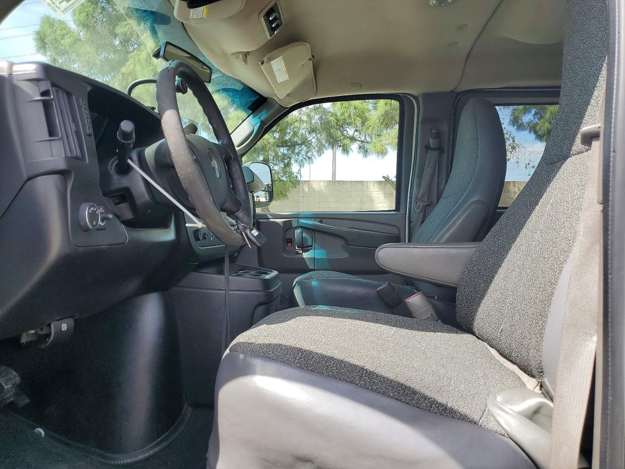 CHEVROLET EXPRESS G2500 2012 — 8