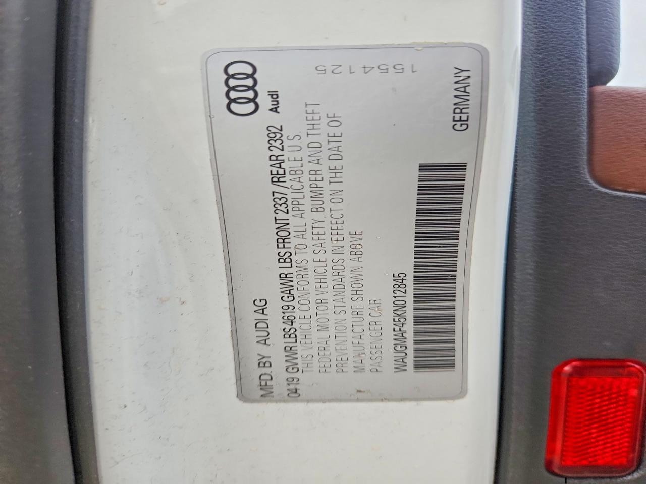 AUDI A4 2019 — 13