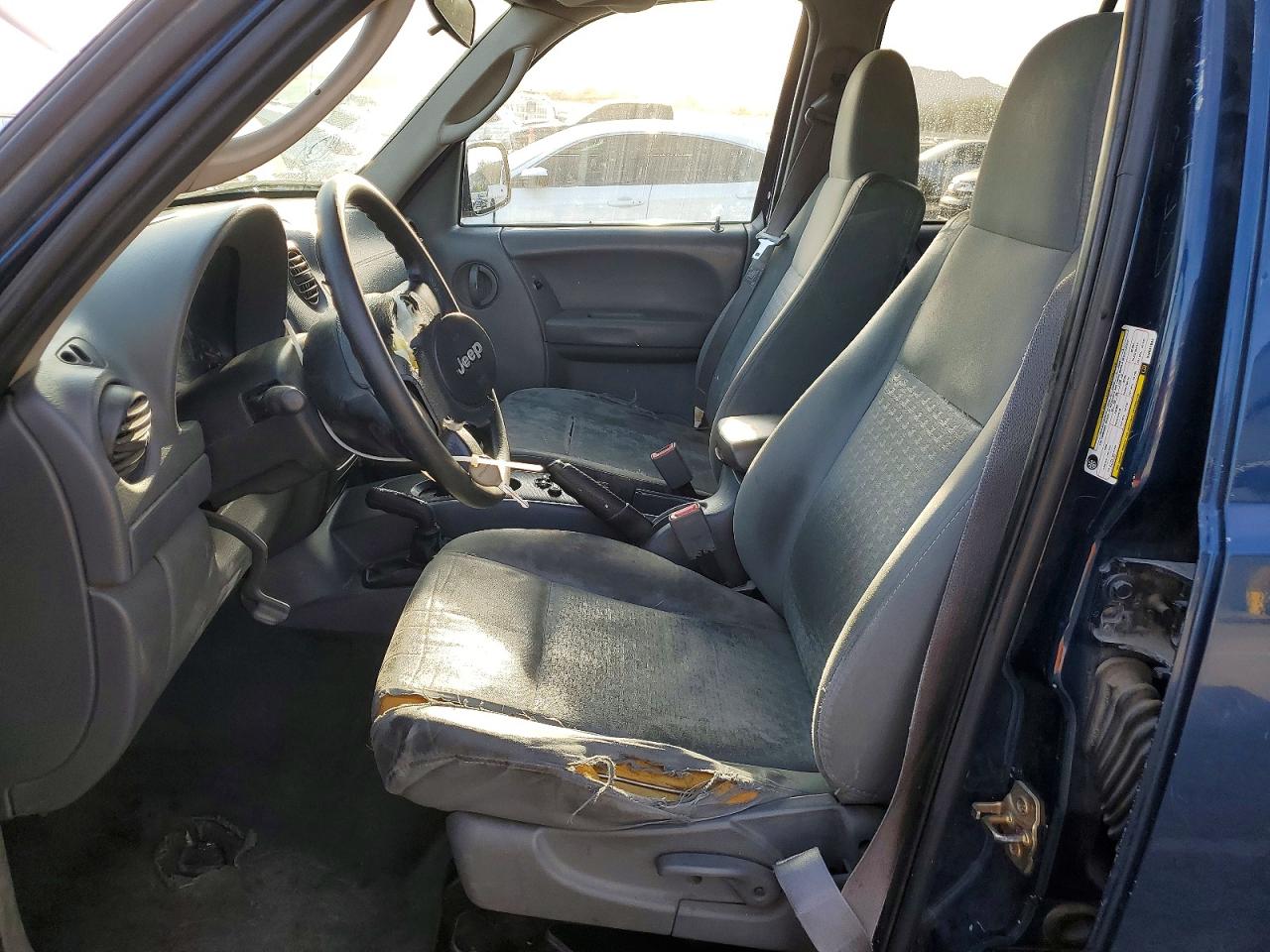 JEEP LIBERTY 2005 — 8