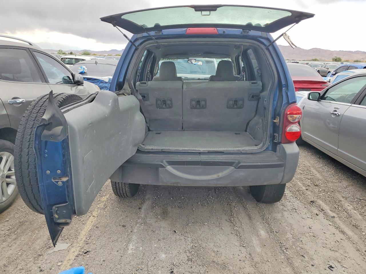 JEEP LIBERTY 2005 — 7