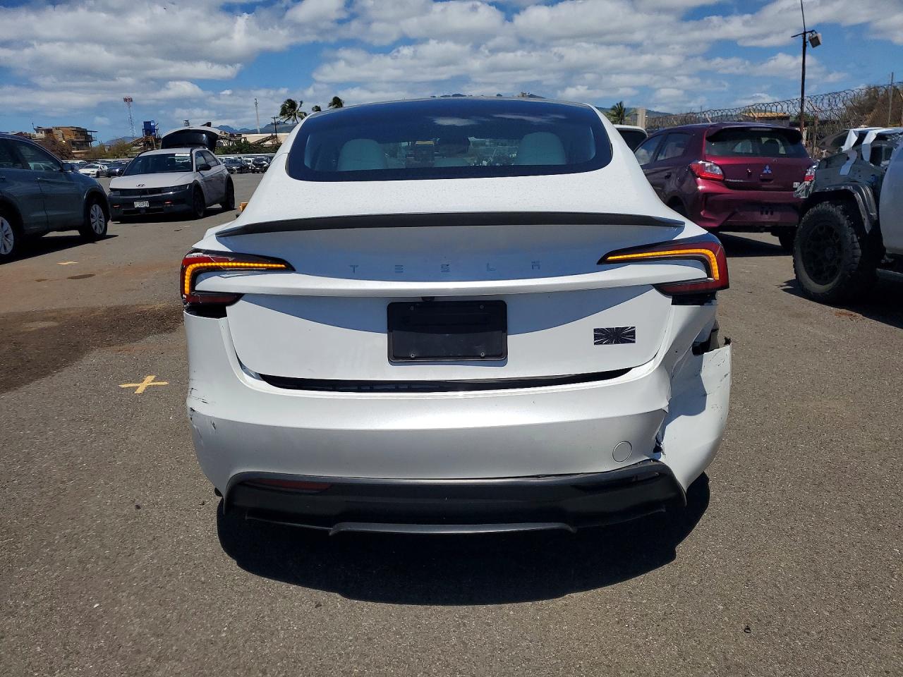 TESLA MODEL 3 2024 — 7
