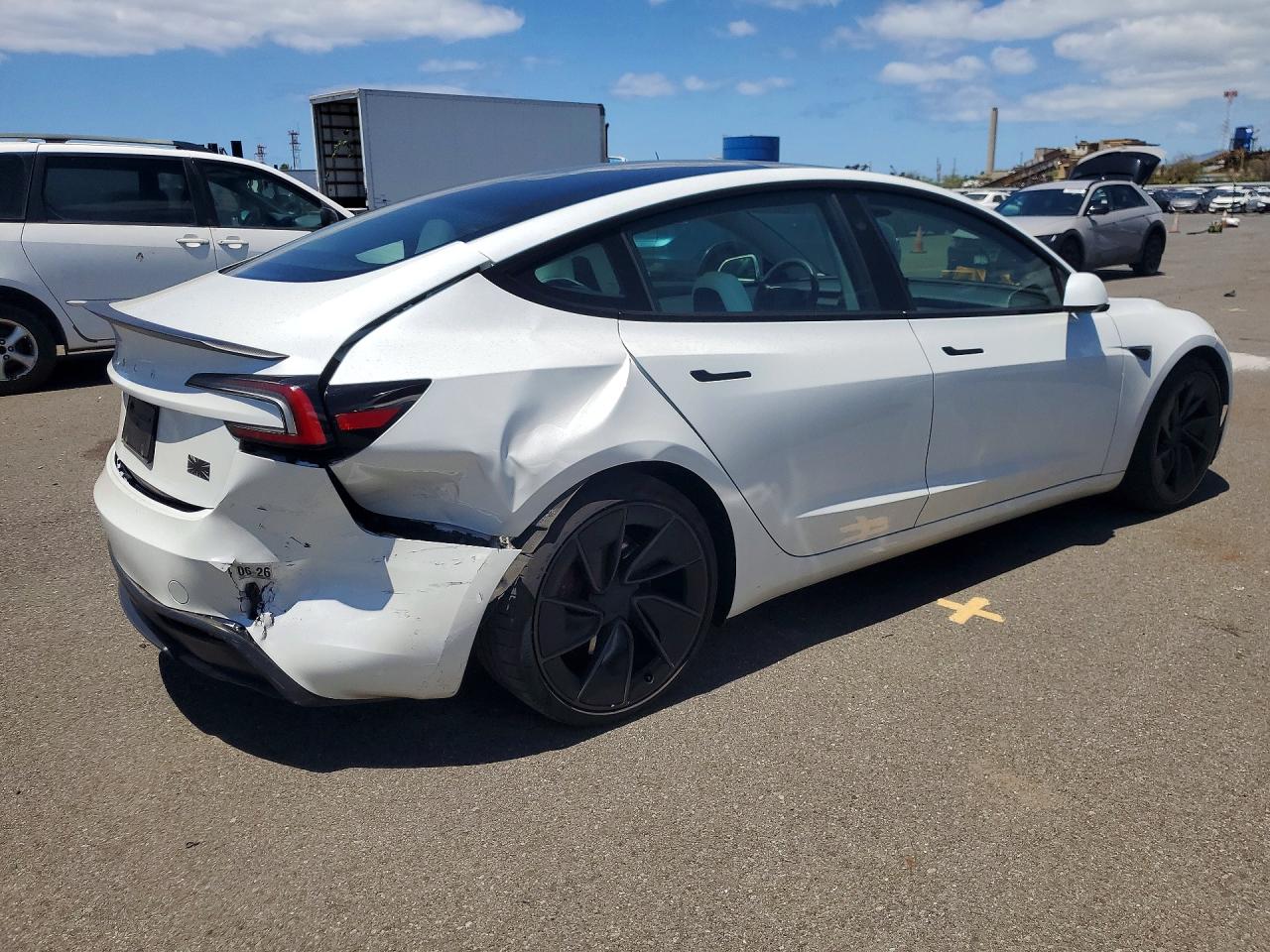 TESLA MODEL 3 2024 — 4