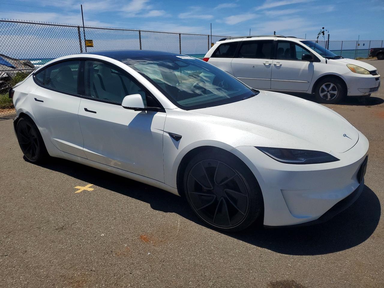TESLA MODEL 3 2024 — 5