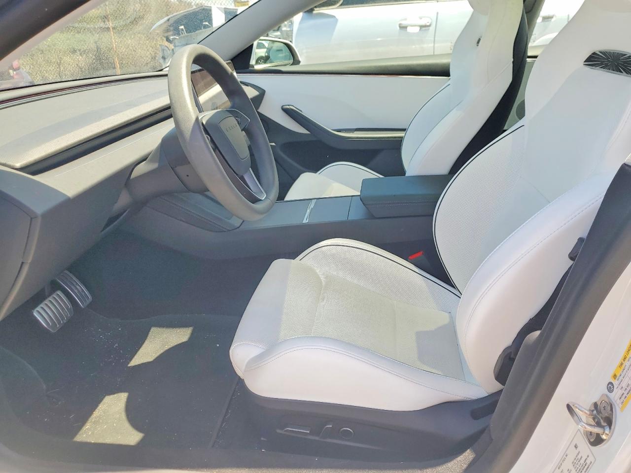 TESLA MODEL 3 2024 — 8