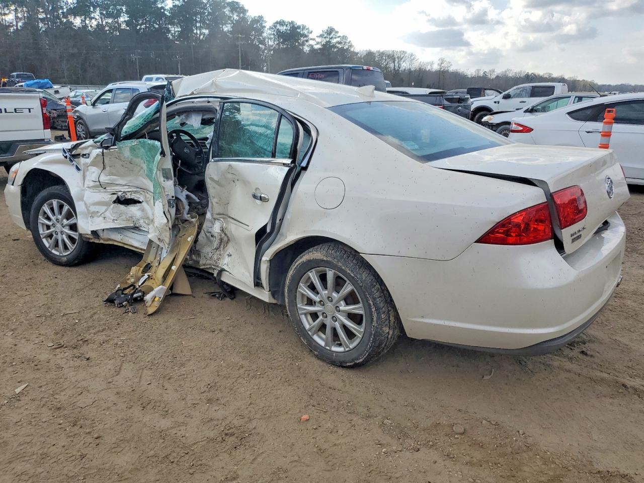 BUICK LUCERNE 2010 — 3