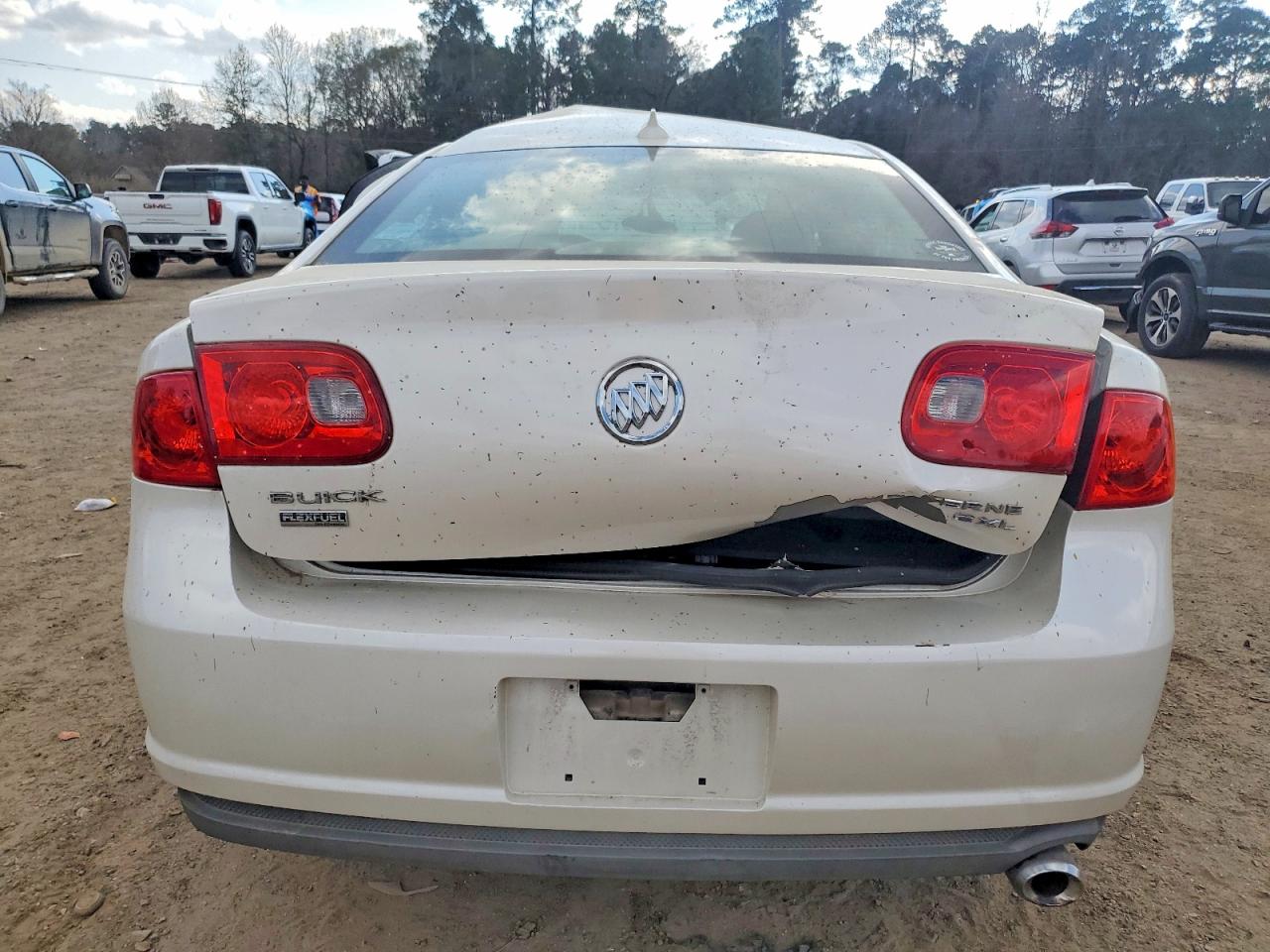 BUICK LUCERNE 2010 — 7