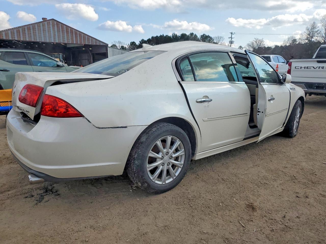 BUICK LUCERNE 2010 — 4