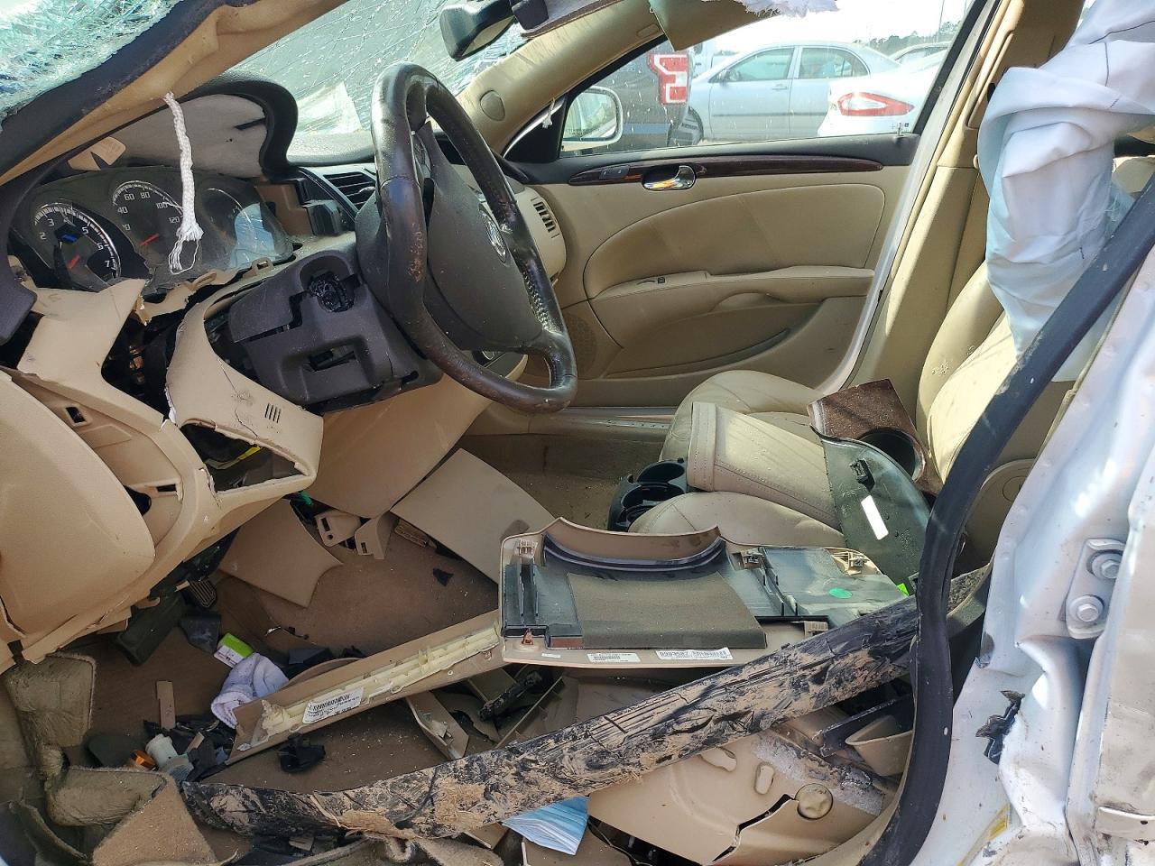 BUICK LUCERNE 2010 — 8