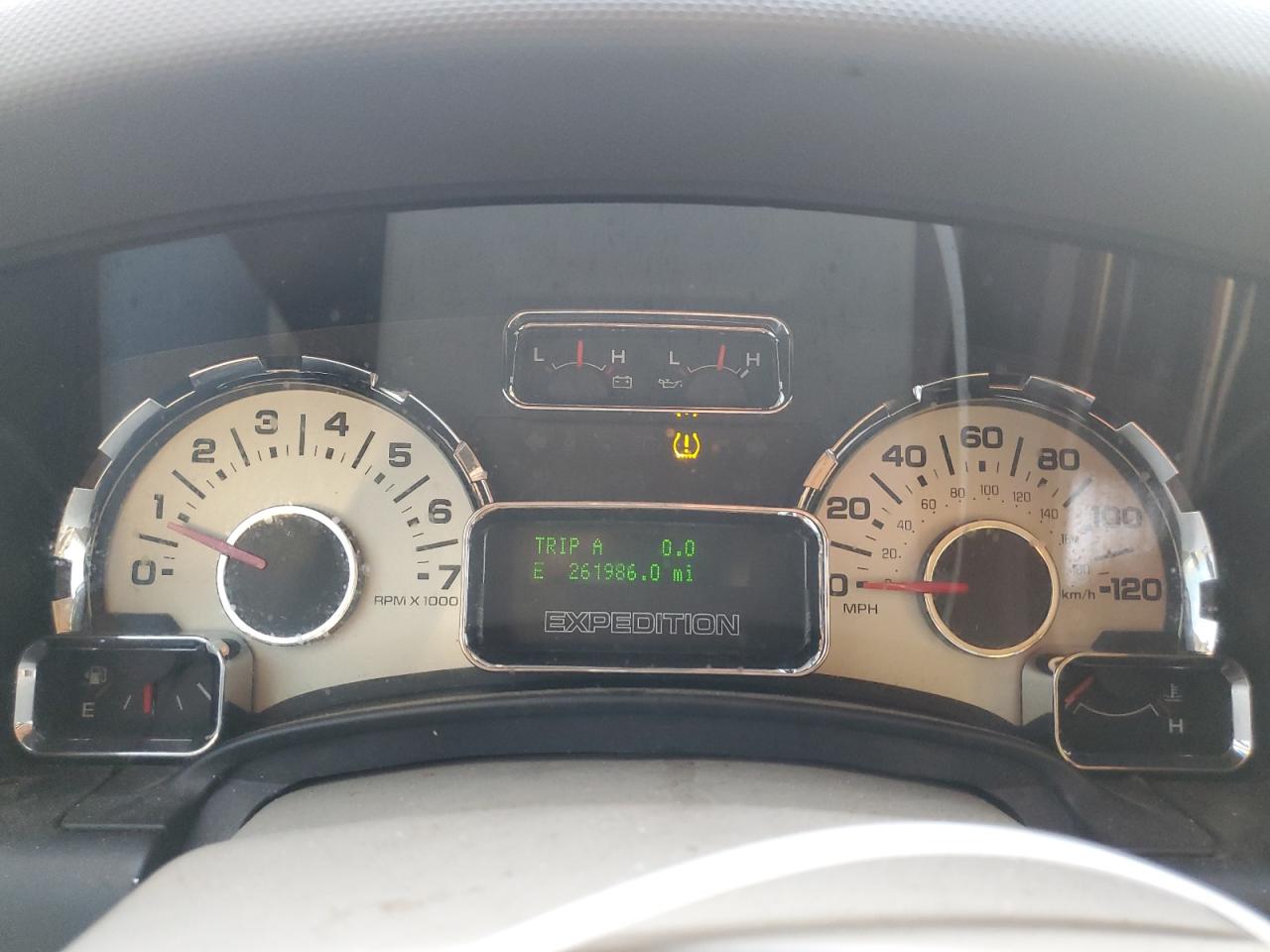 FORD EXPEDITION 2009 — 10