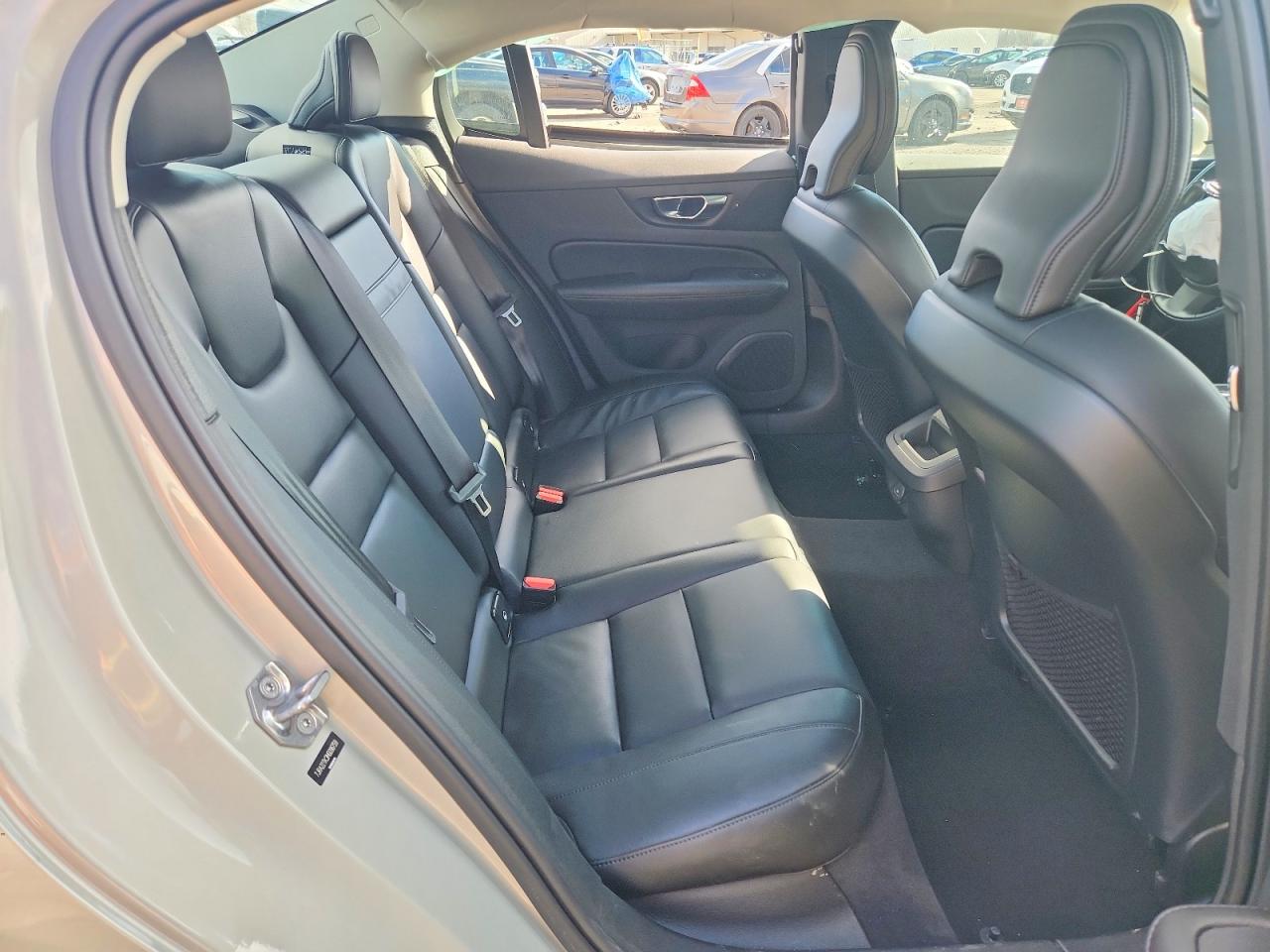 VOLVO S60 2021 — 10