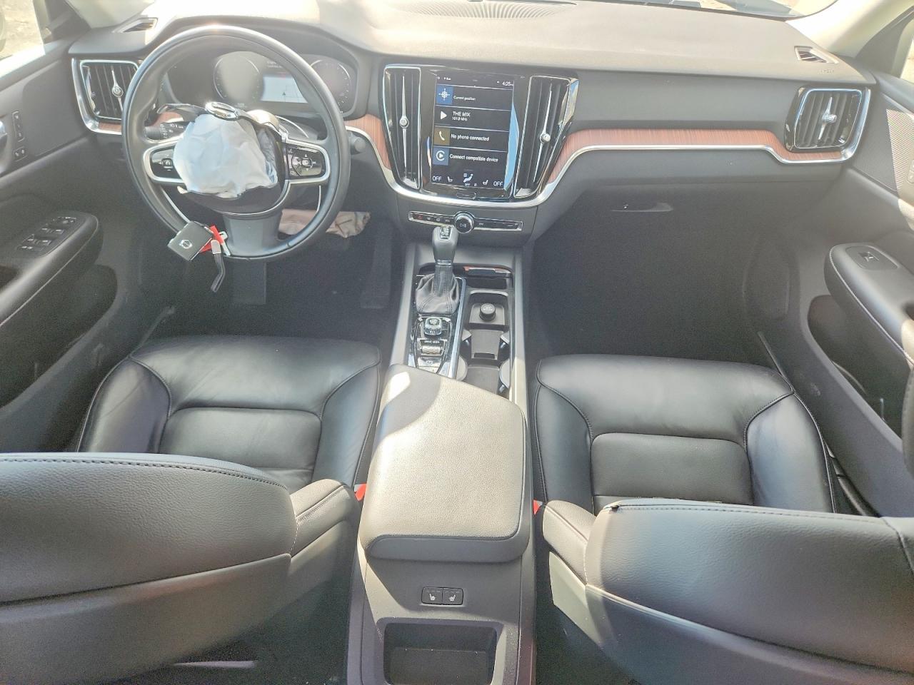 VOLVO S60 2021 — 8