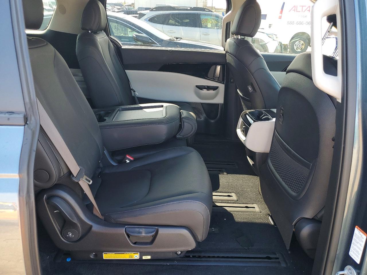 KIA CARNIVAL 2024 — 12