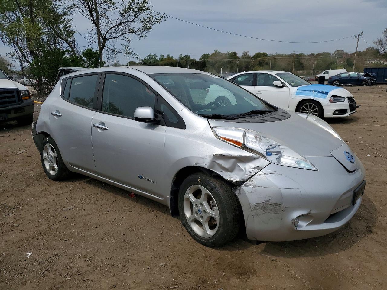 2014 NISSAN LEAF SV