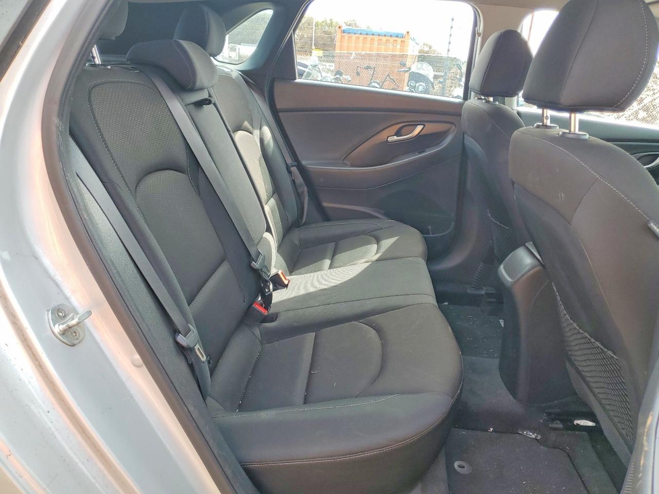 HYUNDAI ELANTRA GT 2018 — 11