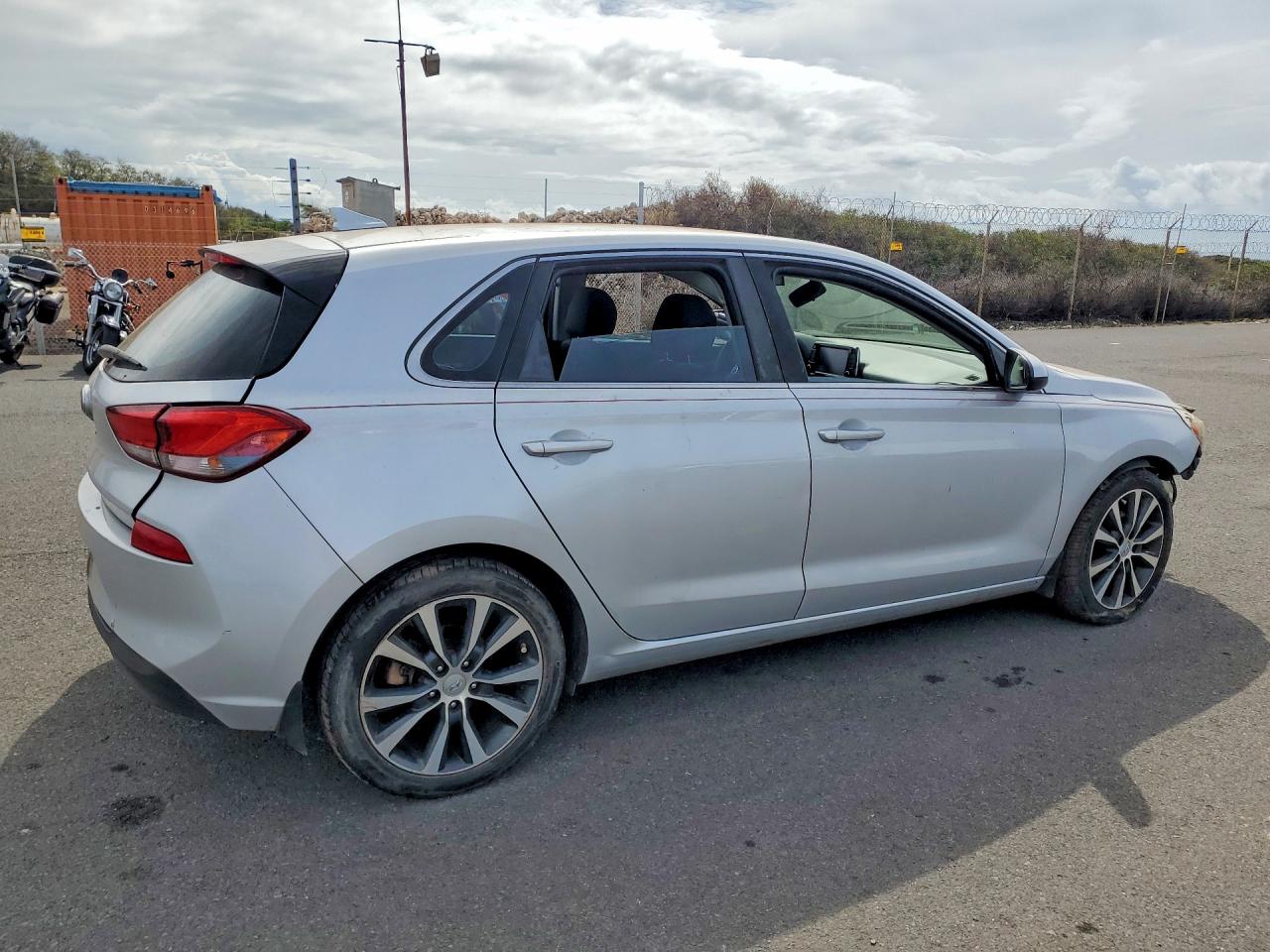 HYUNDAI ELANTRA GT 2018 — 4