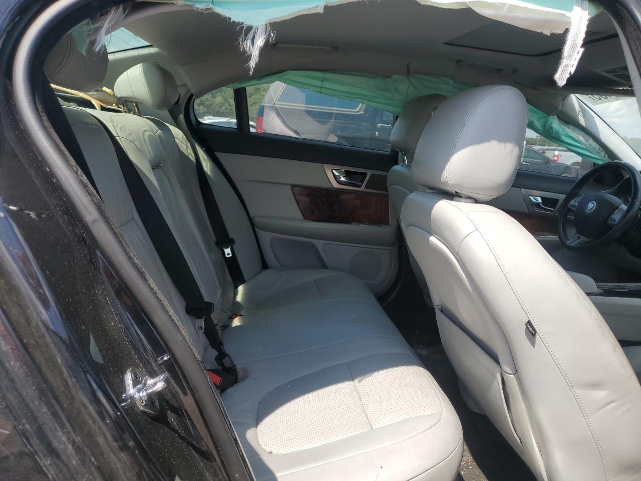 JAGUAR XF PREMIUM 2010 — 11