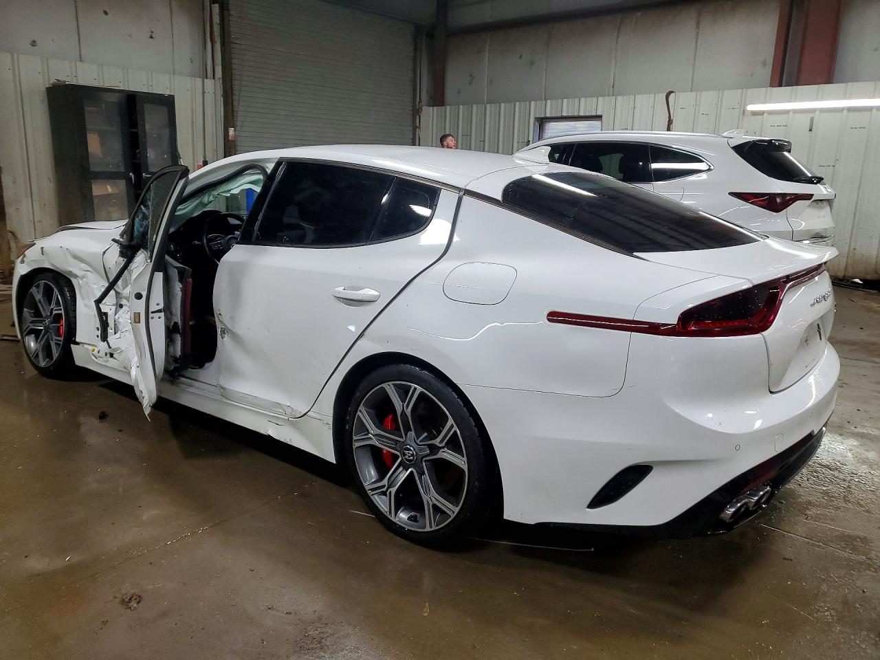 KIA STINGER 2020 — 3