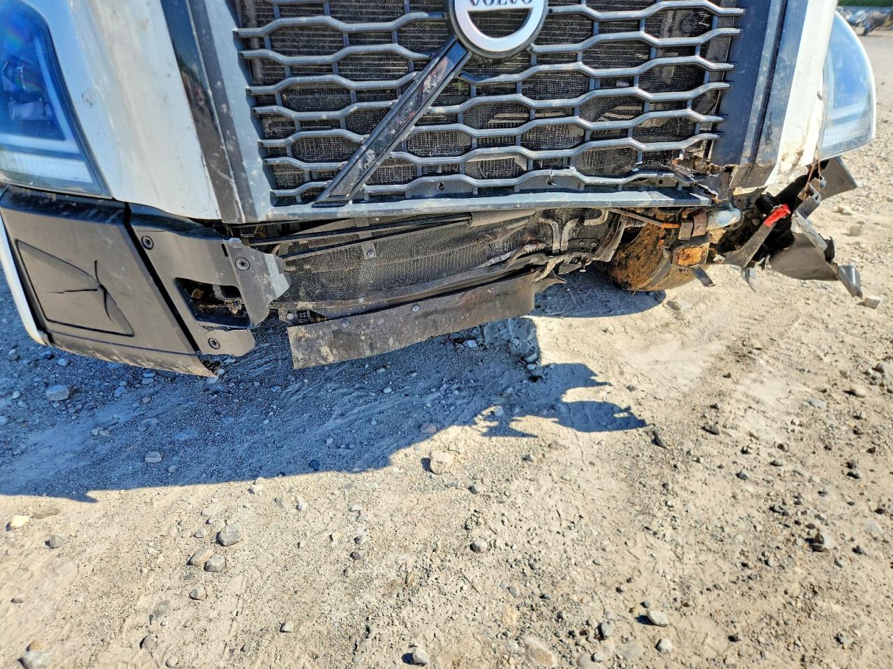 VOLVO VNL 2025 — 10