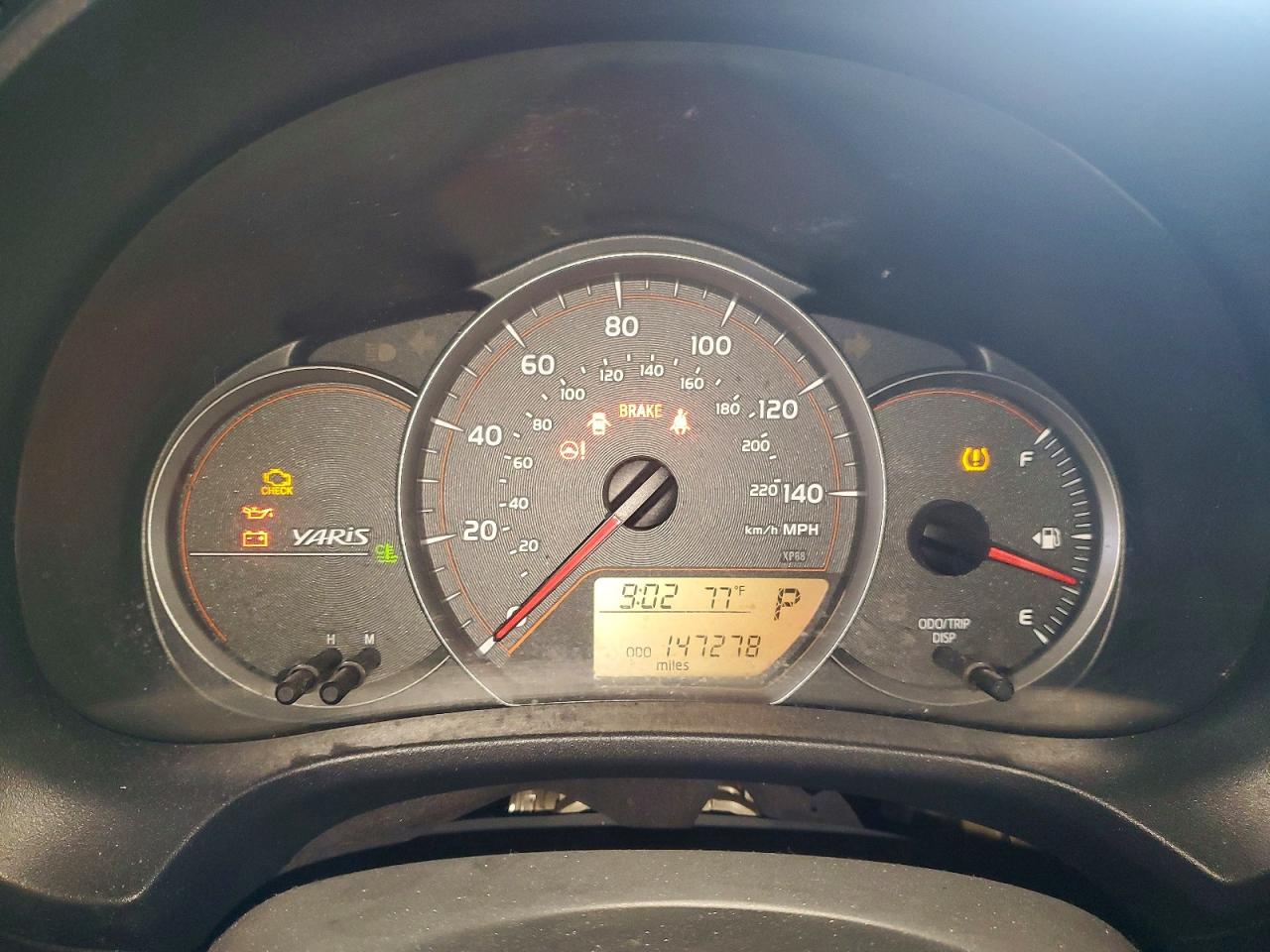 TOYOTA YARIS 2013 — 11